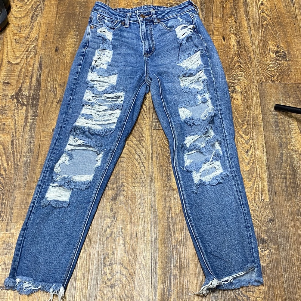 American Eagle Outfitters size 4 regular Ripped distressed destroyed skinny jean